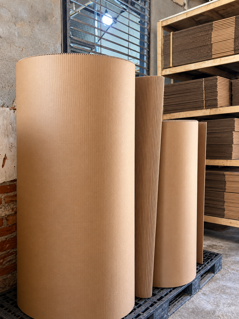 Home 12 EU PPWR 2026 packaging materials: EPAL wooden pallet and corrugated cardboard cartons at Truc Lam, Vietnam.